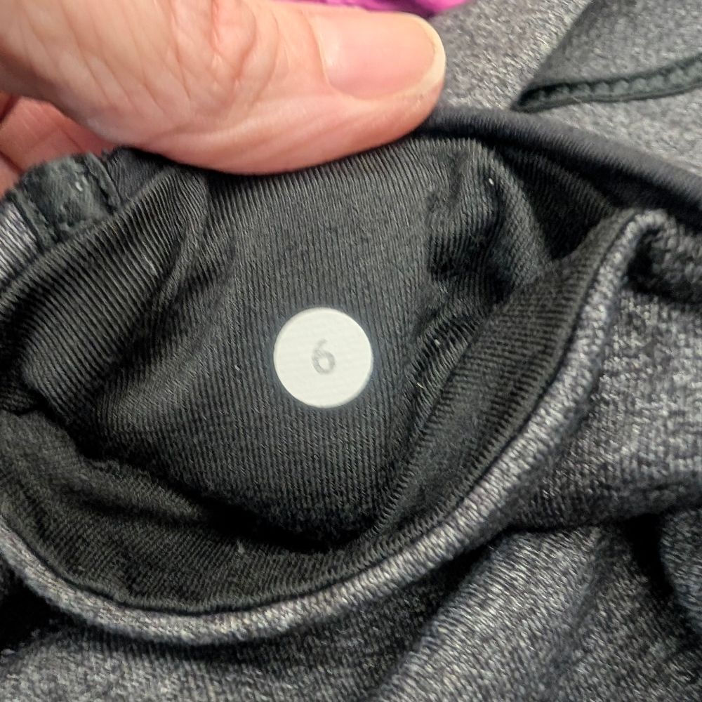 Lululemon Rehearsal Crop Leggings Heathered Black Size 6 - Picture 9 of 9